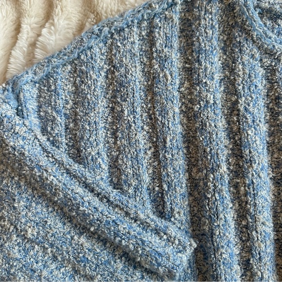 Free People Blue Crew Neck Pullover Textured Knit Beach Crop Oversized Sz XS - Picture 2 of 2